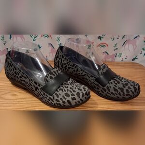 NWOT Dansko Oskana Grey Leopard Business Casual Ortho Comfy Loafer Shoe SZ 7.5